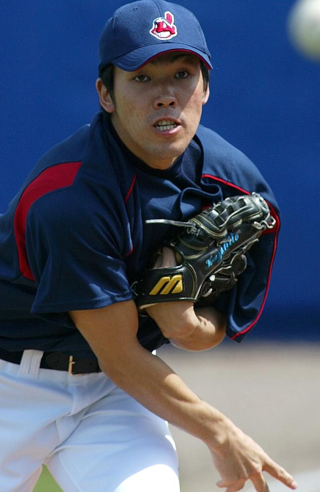 http://www.news.com.au/sport/more-sports/kazuhito-tadano-throws-ridiculous-eephus-pitch-in-japanese-baseball-game/story-fndukor0-1226942294498